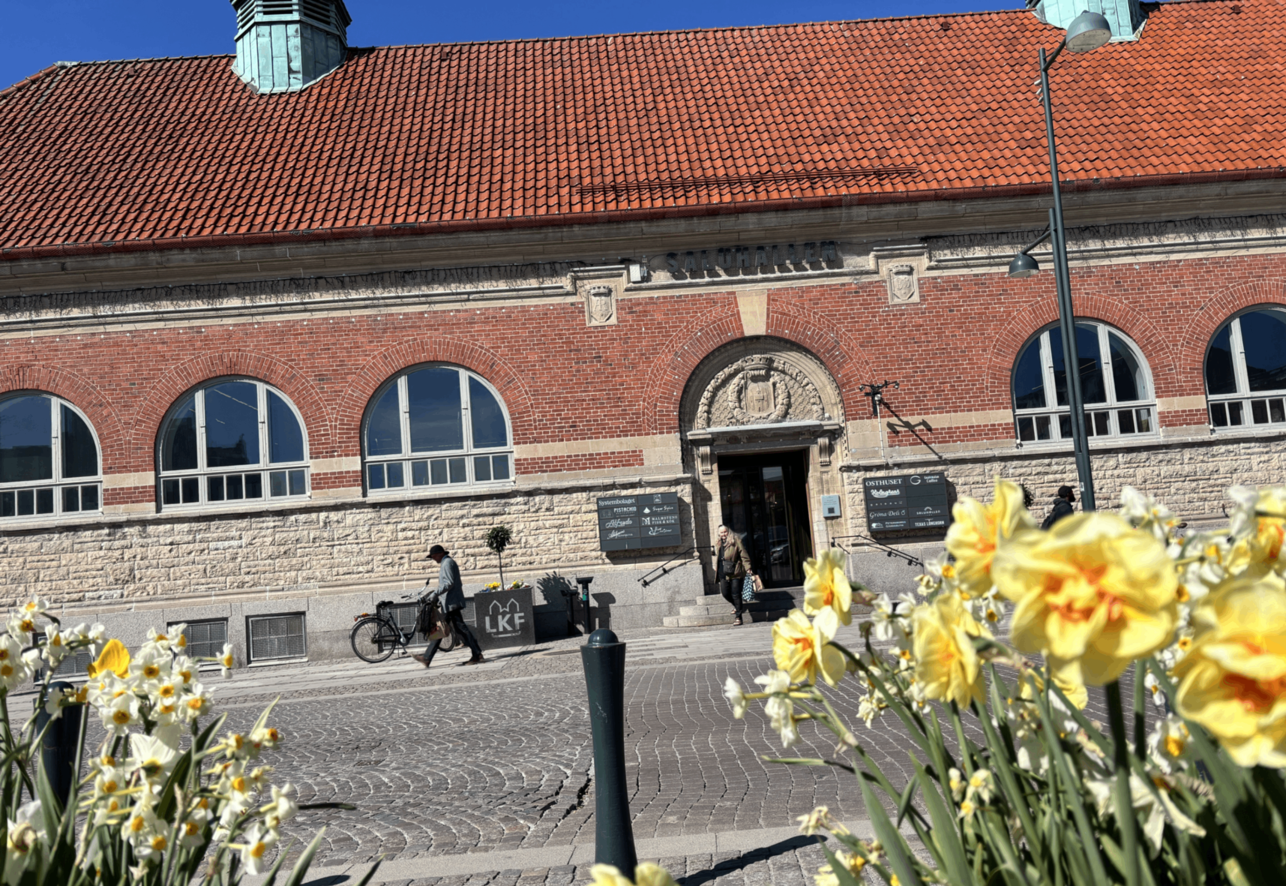 Extraöppet med ansiktsmålning i Saluhallen