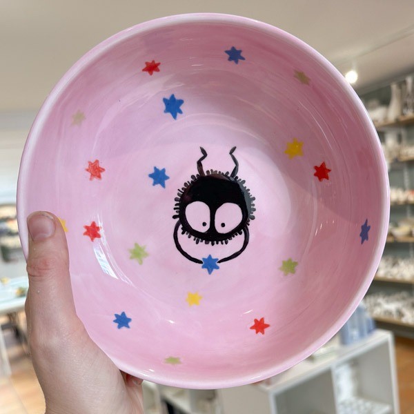 Måla keramik med Studio Ghibli-tema
