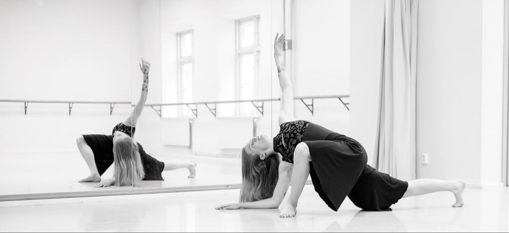 Modern dance workshop with Leonora