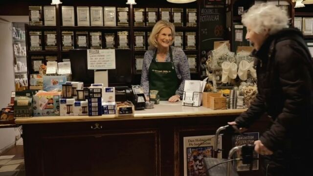 Here is a short film about Marie at Tehuset Java, who was awarded the Trade Association's "Employee of the Year" award. The film was made by Pelle Hybinette. 😊 @tehusetjava @pellehybbinette