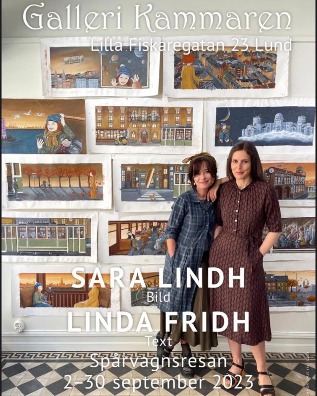 I helgen är det vernissage på både Madsen Härdig akvarellgalleri som visar färgstarka akvareller av Raluca Jumatates, och galleri Kammaren.

På Kammaren visas från och med lördag utställningen "Spårvagnsresan" med ett bilderboksprojektet skapat av Sara Lindh och Linda Fridh. 

På lördag 2 september kl 12-16 kan ni få er bok signerad och se Saras bilder av spårvagnsäventyret genom Lund flyga ut ur boken och göra sin resa längs galleriets väggar.

Spårvagnsresan är en utställning som är tänkt att sätta fart på betraktarens fantasi och drömmar.

Sara Lindhs måleri är konkret och kraftfullt och hennes akrylmålningar en sagolik arkitektur, inspirerad av vetenskapens Lund. De tar oss till platser som både blickar framåt och bakåt i tiden, bortom och inom oss själva. Målningarna växer fram till en berättelse om en pojkes första spårvagnsresa. 

Linda Fridh har skrivit texterna till utställningen som sammanställts i bilderboken "Birger glömmer bort sig" (Lindskog Förlag, 2023). Utställningens tema är förflyttningen som en existentiell upptäcktsfärd. Ibland åker man fel och för långt. Men det kan också vara då man upptäcker nya platser. Man kommer fram till sist, men till ett annat ställe än vad man först hade tänkt sig.

Sara Lindh och Linda Fridh bor och verkar båda i Lund. Utöver målandet arbetar Sara som sångerska och artist samt i en klädaffär. Linda är vid sidan av författandet journalist och undersökande reporter.

Utställningen pågår 2 - 30 september 2023
torsdagar kl 12 – 18
fredagar kl 12 – 17
lördagar kl 12 – 15
Kulturnatten lördag 16 sept 12-15, 18-22 (boksignering)

@kammaren_galleri  @madsenhardig_artgallery @sara_lindh_art